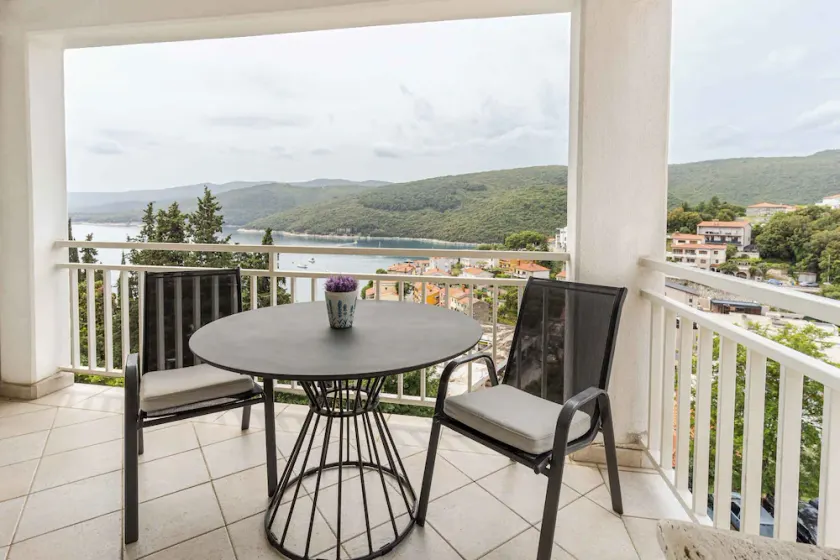 Holiday apartment with sea view - Image 1