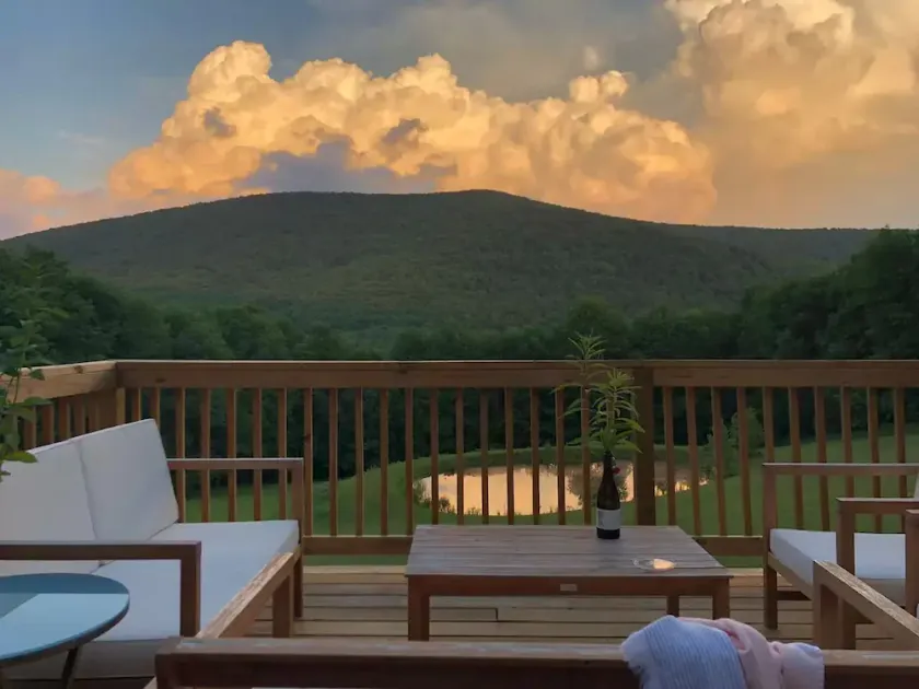 Modern Cottage with Private Pond, Spa and Views - Image 1