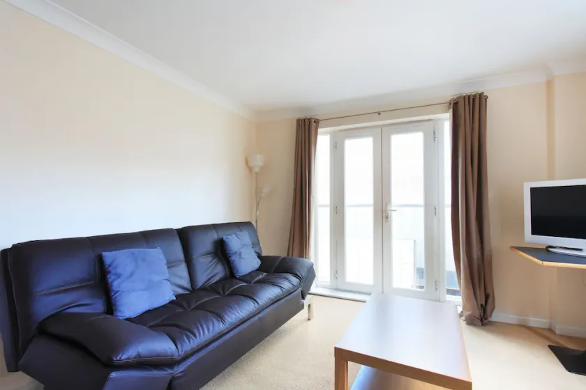 Handleys Ct, Apt 5 - 2 Bed Luksus - Image 1