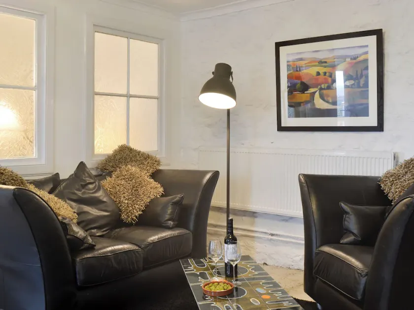 1 bedroom accommodation in Near Neilston - Image 1