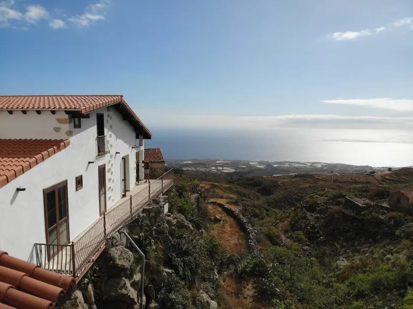 Canarian style house with sea views and terrace - Image 1
