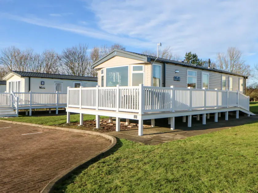 17 SUMMER MEADOWS, pet friendly, country holiday cottage in Ashington - Image 1