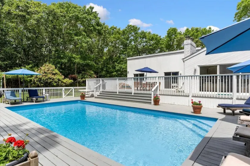 Enjoy summer in this very comfortable, stylish contemporary home! - Image 1