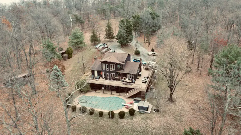 Serene Mountaintop Cabin w/Seasonal Pool/Hot Tub, Infrared Sauna. Pet Friendly - Image 1