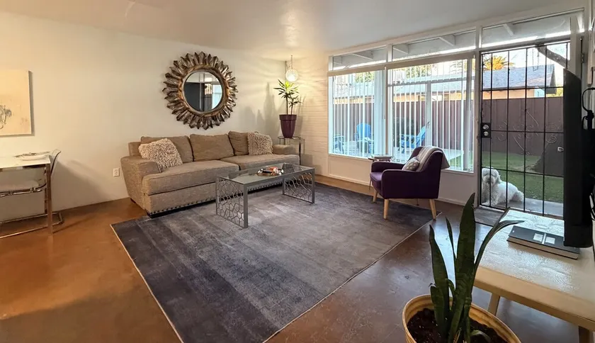 2BR Pet-Friendly Condo, Walkable Location - Image 1