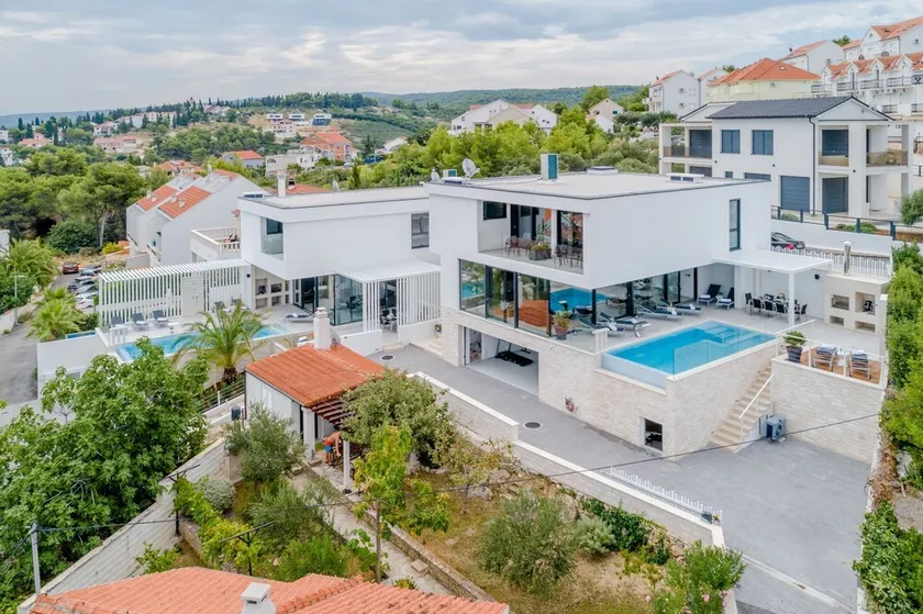 Agradable villa con barbacoa, jardín y piscina privada | Vistas a la piscina | Al lado de la playa | Adaptada para teletrabajar - Image 1