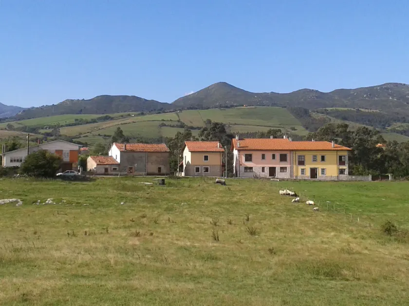 Apartments für 6 + 2 Personen, 2,5 km vom Strand entfernt, in der Nähe von Picos Europa - Image 1