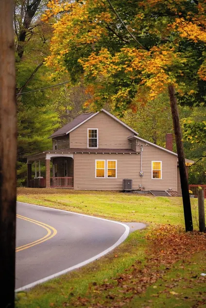 Honey Hill Cottage, rural family cottage with loft, firepit - Image 1