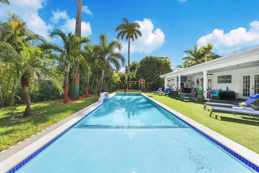 Tropical salt water pool home close to beaches,Hard Rock,Airport and Downtown!  - Image 1