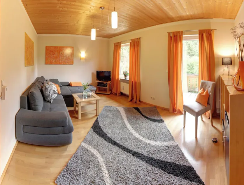 Vacation apartment for 4 people, 2 bedrooms, balcony, 60 m² - Image 1