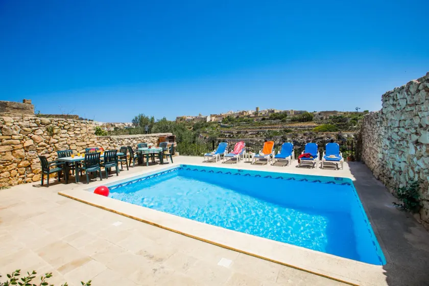 Casa de campo típica de elección con piscina autorizada por la Autoridad de Turismo de Malta. - Image 1