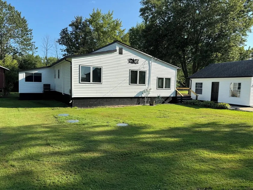 Freshly Remodeled - 3 BR Home near Thornapple Lake public boat launch - Image 1