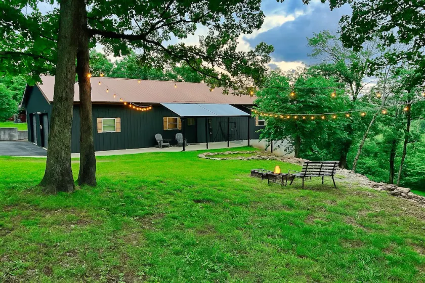 Table Rock Lakefront on 2 Acres with firepit - Image 1