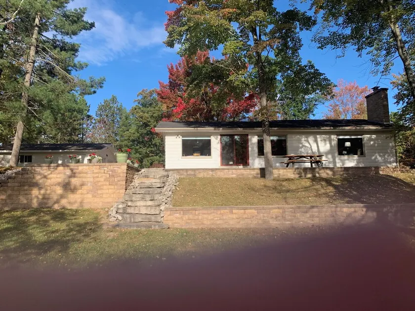 Smukke AuSable River Home - Image 1