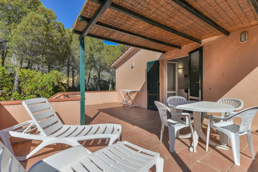 Holiday Apartment 'La Spiga' with Terrace, Shared Garden and Wi-Fi - Image 1