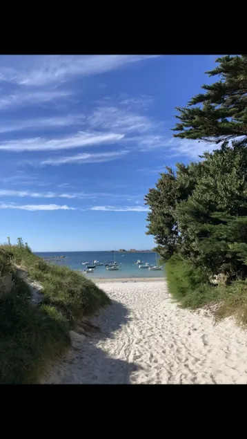La Cabane du Billou, Maison en Bois à 200 m D'une Plage de Sable fin - Image 1