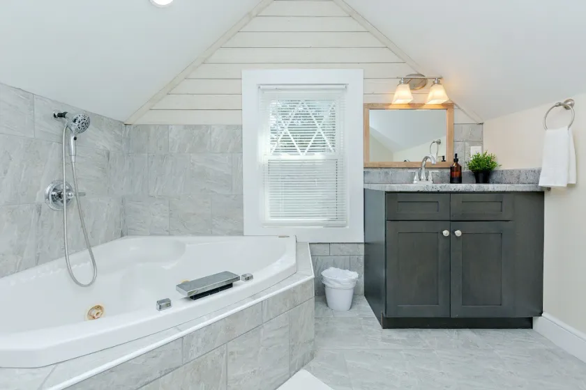 Modern Comfort Meets Relaxation- Spa Style Master with a Jacuzzi& Outdoor Oasis - Image 1