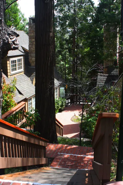 Saddleback Inn at Lake Arrowhead - Image 1