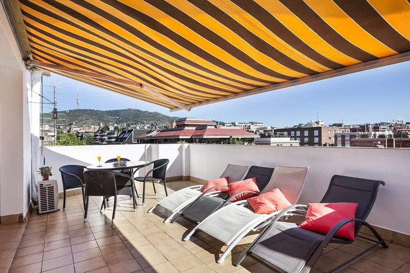 Grenier confortable avec espace extérieur pour manger, bronzer, se détendre ... - Image 1