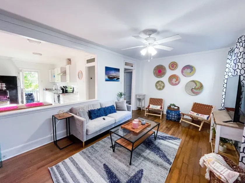 New - Flirty Flamingo Bungalow - close to downtown - Image 1