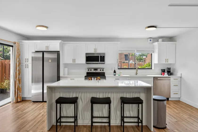 Comfortable Fort Myers Townhome Pool Downtown - Image 1