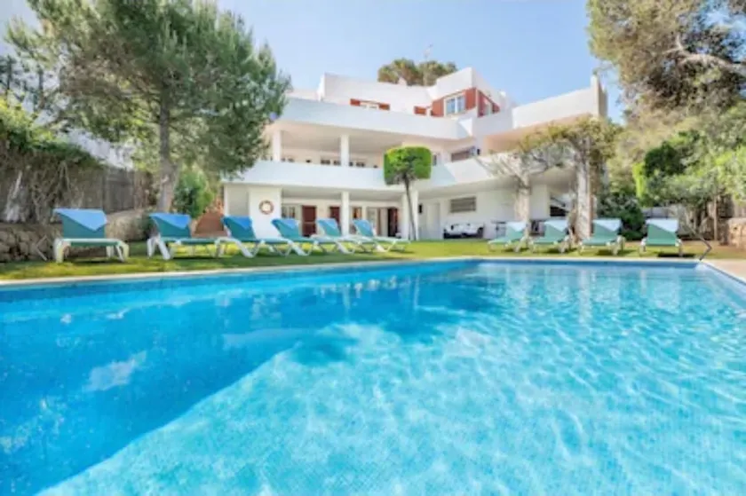 Beautiful beachfront private villa with swimming pool in Cala d'Or - Image 1