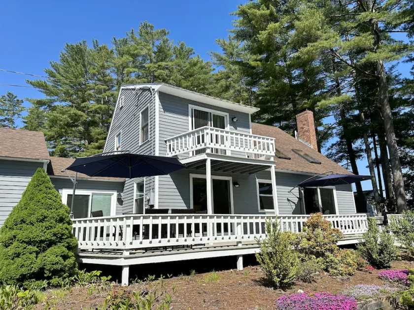 Lakefront home with deck, game room, washer/dryer, grill, dock, & views - Image 1