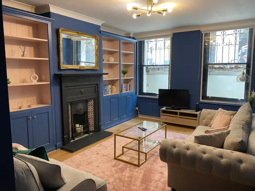 Stunningly Large Apartment Next to British Museum - Image 1