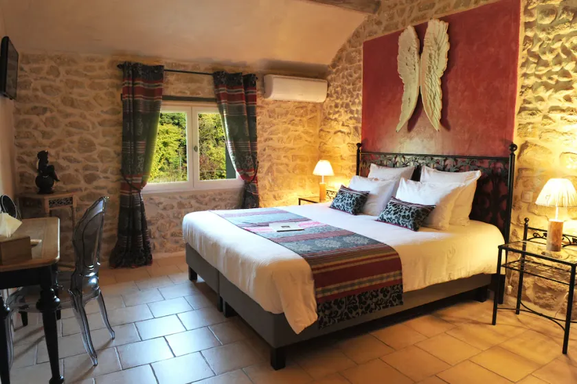 CHARMING BED AND BREAKFASTS IN PROVENCE IN THE HEART OF THE VINEYARDS - Image 1