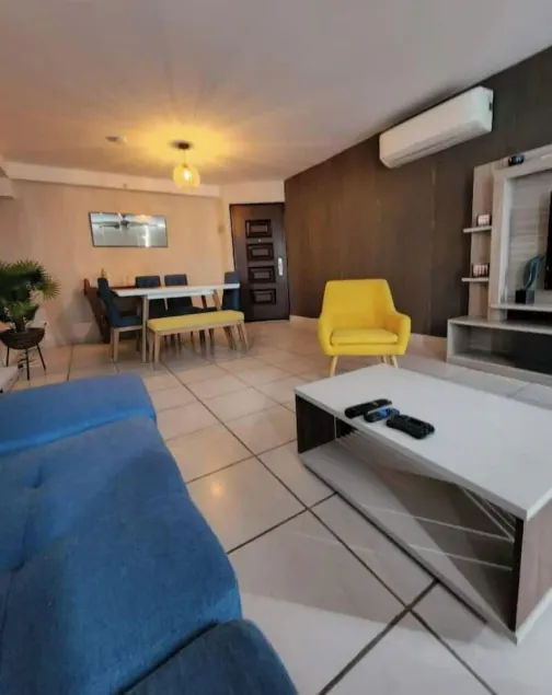Spacious apartment. Via España with 3 bedrooms and 2 bathrooms. - Image 1