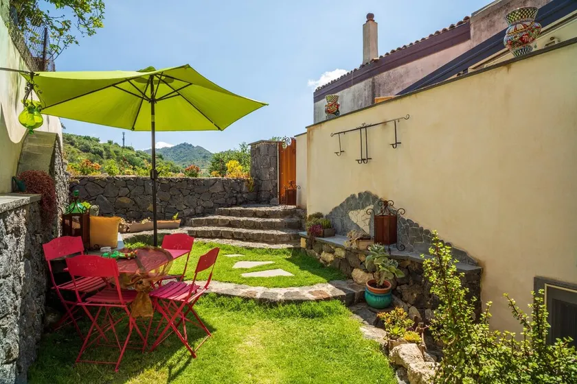 Ferienhaus \"Sikelia Relais\" mit Bergblick & WLAN - Image 1