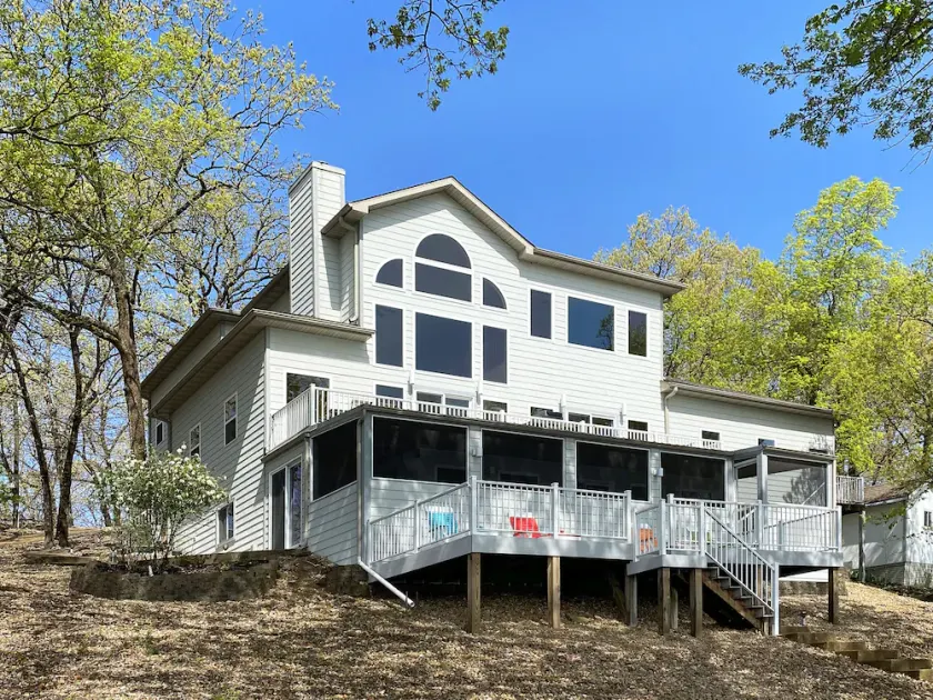 Lakeside Luxury with Private Dock, Views and Serenity. - Image 1