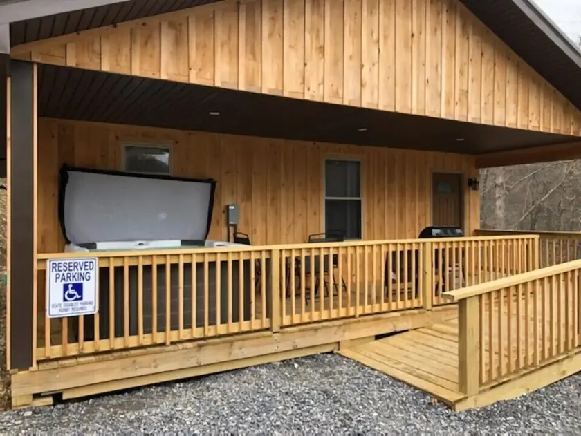 Rock Hill Cabins - Bear Den - Image 1