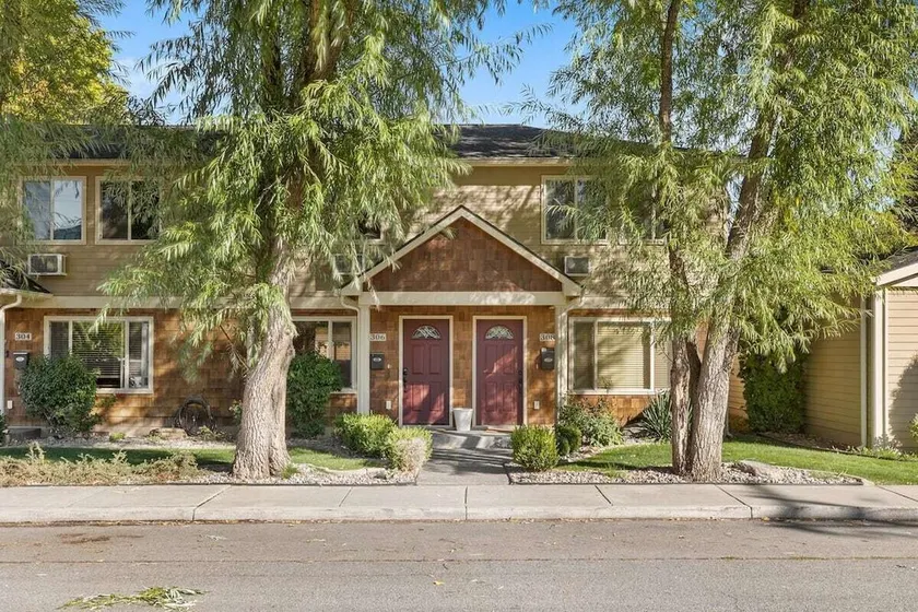 Cozy condo within walking distance to downtown Coeurdalene and the lake  - Image 1