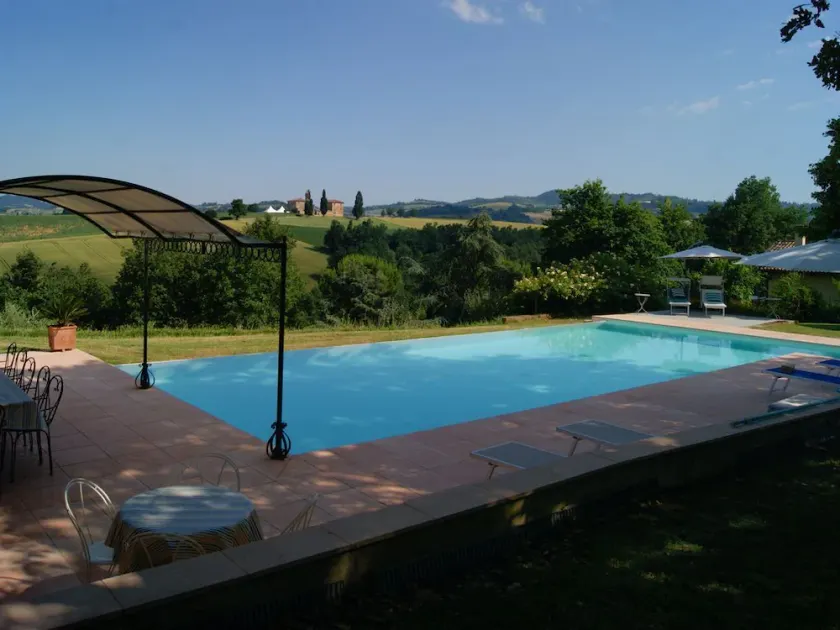 Swimmingpool, wellness og afslapning i bakkerne i Bologna - Image 1