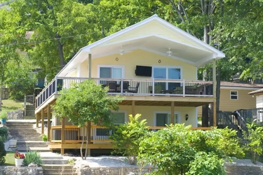 3BR/2BA Lakefront Property, Includes Boat Slip - Image 1