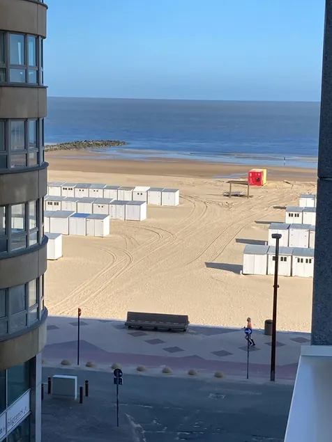 Bright apartment with side sea view 2 bedrooms, 1 bathroom, 1 shower room and garage (Le Zoute) - Image 1