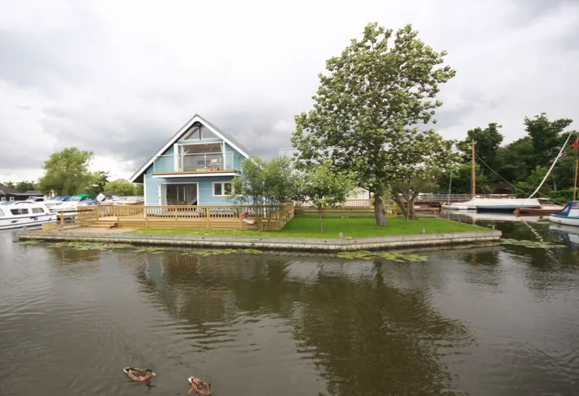 Fritliggende Riverside sommerhus, Central Norfolk Broads placering, Horning - Image 1