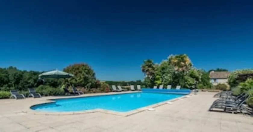 Hamlet of 4 properties sleeping up to 22 people  with private pool near Bergerac - Image 1