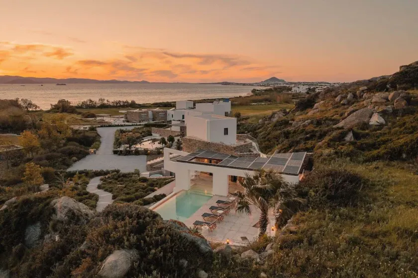 2 minutes walk from Plaka Beach, jacuzzi and infinity pool - Image 1