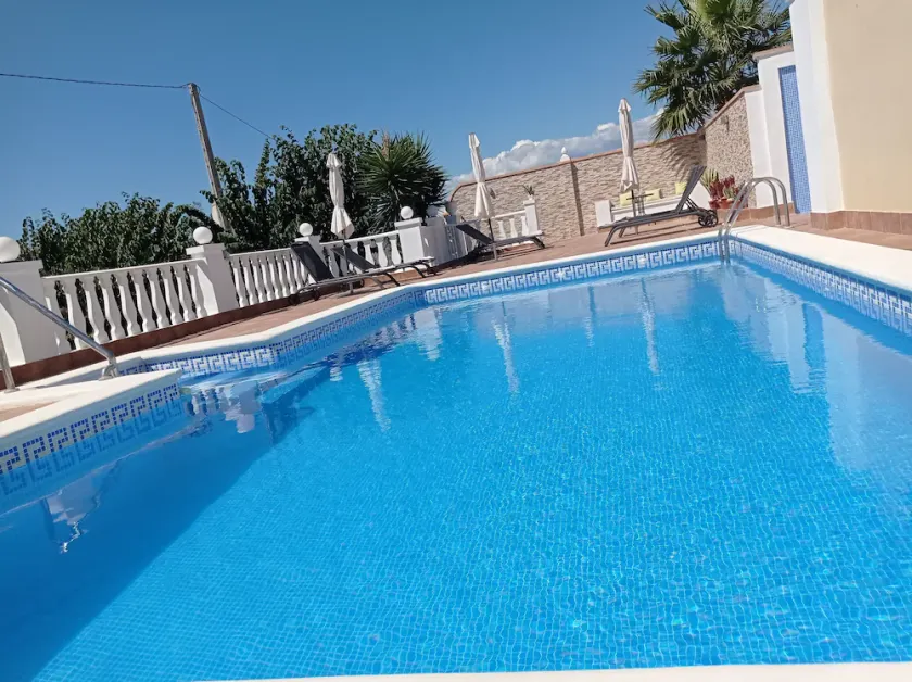 2 MINUTER FRÅN MOTRIL OCH TORRENUEVA. POOL OCH STORT LANDSKAPAD OMRÅDE. SPELA - Image 1