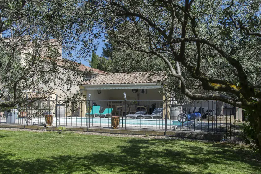 Provencal farmhouse with swimming pool - Image 1