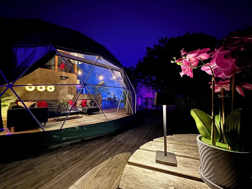 Geodome de lujo en Devon con jacuzzi privado, pesca y sala de cine 3D - Image 1