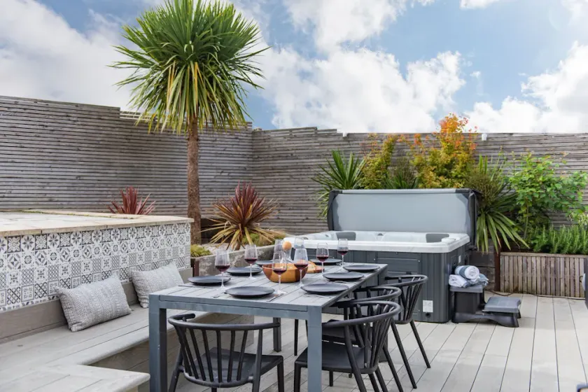 Little Beach House by Bloom Stays -  a holiday let that sleeps 8 guests  in 3 bedrooms - Image 1