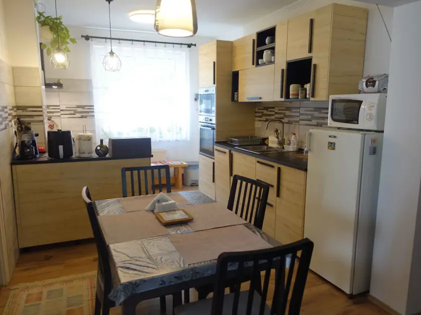 Holiday home with garden and terrace near the center - Image 1