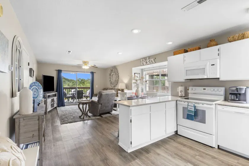 The Cove 20-5 By SDC, Big Deck, Pool, Hot Tub, Lake View - Image 1