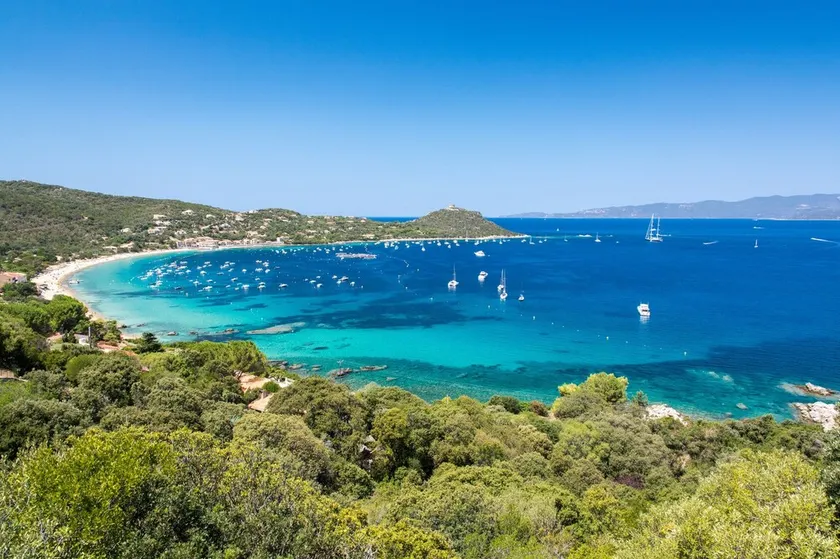 Villa ideally located in a peaceful setting between sea and mountains - Image 1