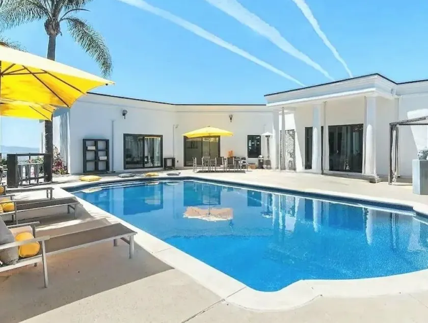 Luxueux complexe de style 3BR avec vue imprenable sur l'océan, piscine, spa et sauna - Image 1