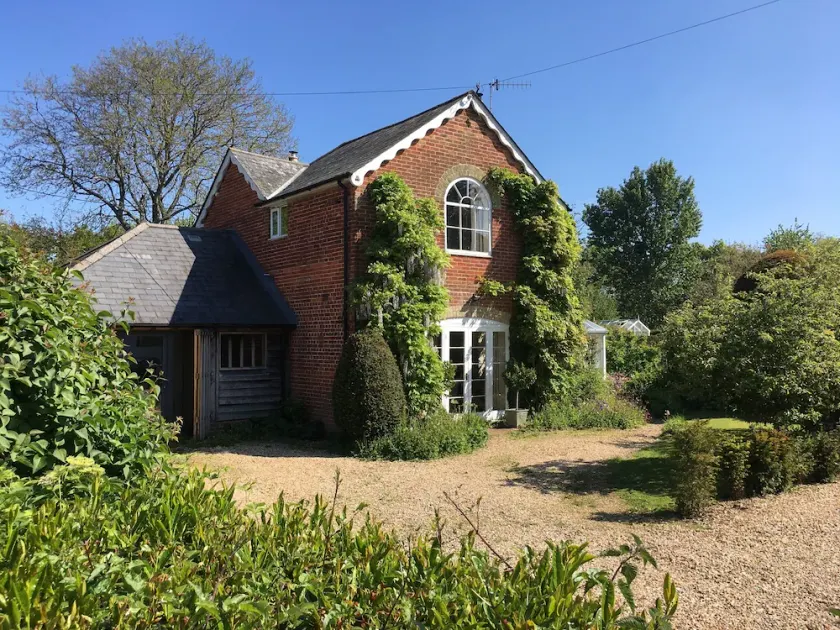 Country cottage set in a peaceful hamlet on the edge of the New Forest - Image 1