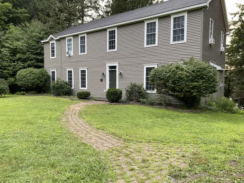 Good year lake getaway! Hottub, on water, sleeps11! Oneonta Cooperstown Close! - Image 1